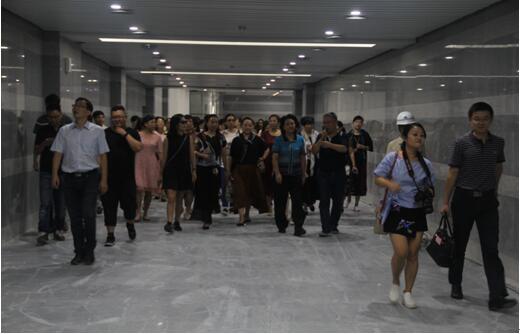 喜迎十九大，身邊看變化——我市干部賢內助、鄉鎮街道負責人參觀高鐵商務區