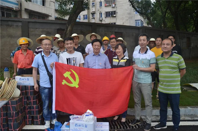 炎炎夏日送清涼，點滴關懷暖人心——城投集團各黨支部開展“送清涼”慰問一線員工活動