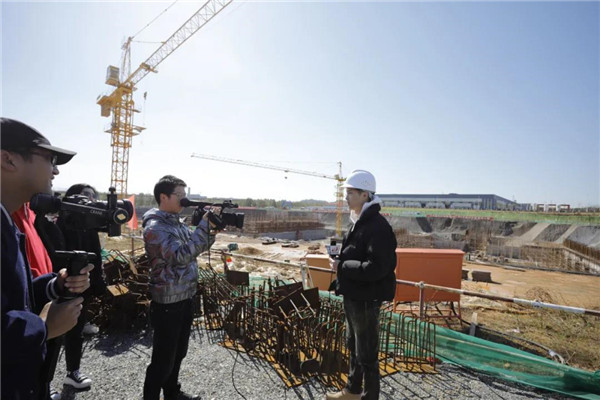 記者節：媒體聚焦昌南新區、城投集團重點項目建設工地