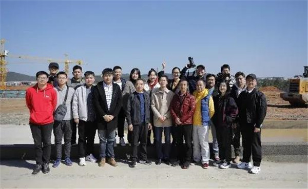 記者節：媒體聚焦昌南新區、城投集團重點項目建設工地